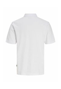 Polo blanc à manches courtes avec col, vu de dos, sur un fond blanc uni.