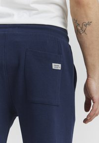 Blend BHSWEATSHORTS SLIM FIT - Treniņtērpa apakšdaļas - dress blues