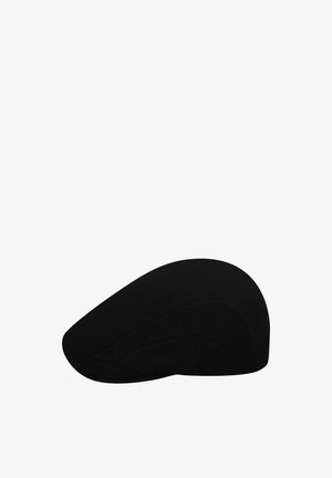 Berretto nero realizzato in tessuto morbido, con una superficie liscia e forma arrotondata, dal design minimalista e senza motivi o accessori visibili.