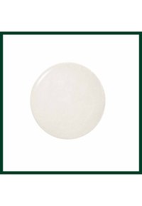 Pilule blanche, ronde et brillante, centrée sur un fond blanc uni avec une bordure vert foncé.