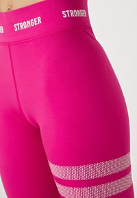 Stronger Leggings - berry