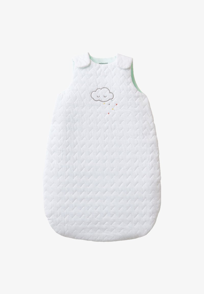 Weißer, gesteppten Babyschlafsack mit Schulterknöpfen und einer kleinen gestickten Wolke mit geschlossenen Augen sowie bunten Regentropfen.