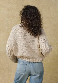 Next CHUNKY BUTTON FRONT CABLE - REGULAR FIT - Gilet - white ecru