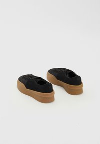 Lacoste AURA CLUB - Sporta apavi - black