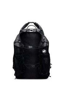 Czarny plecak z siateczkowymi panelami, regulowanymi paskami i wieloma kieszeniami. Tekstura to mieszanka gładkiego i wzorzystego materiału.
