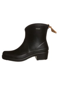 Bottes noires pour cheville en caoutchouc à surface lisse, talon bloc bas, avec un logo doré "AIGLE" sur le côté. Elles comportent un ornement à pampilles.