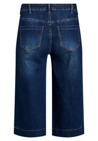 Pantalones culottes de denim azul oscuro con corte de pierna ancha, que cuentan con dos bolsillos traseros de parche y costuras en contraste a lo largo de las costuras.