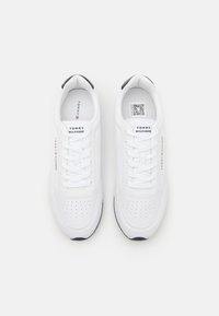 Tommy Hilfiger RUNNER  - Sneakers laag - white