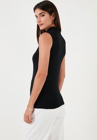 LELA Top - black
