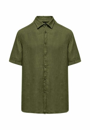 Olivengroen kortamouw overhemd met knopen, een klassieke kraag en een linnen textuur, weergegeven op een witte achtergrond.