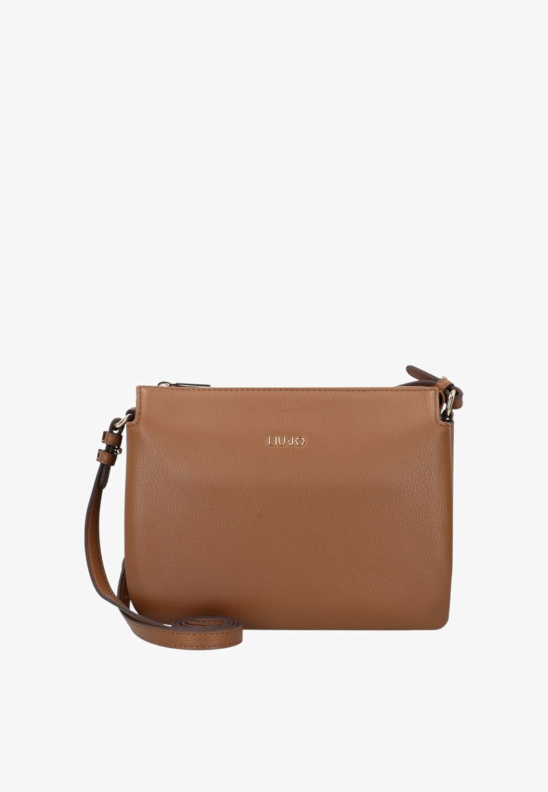 Borsa a tracolla in pelle marrone con una texture liscia, dotata di chiusura con zip, tracolla regolabile e logo del marchio in rilievo sul fronte.