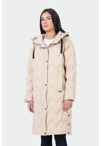 Beige gewatteerde lange jas met een capuchon, met een zigzagpatroon, zwarte trekkoorden en zijzakken, gesloten met drukknoopsluitingen.