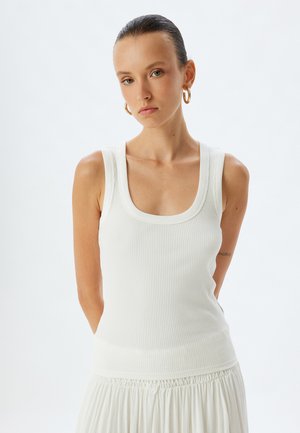 Top - white