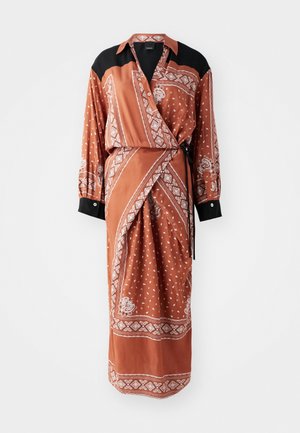 Ruskean oranssi kietaisumekko mustalla kauluksella ja hihoilla, jossa on valkoisia paisley- ja pilkkukuvioita, valmistettu sileästä ja kevyestä kankaasta.