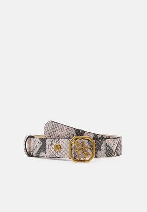 Leren riem met slangenprint en een gouden achthoekige gesp met in elkaar grijpende "G" letters en Guess-logo.