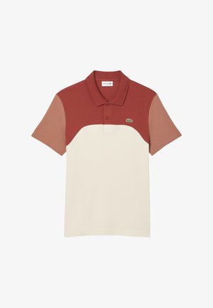 Pikepaita punaisena, vaaleana ja kermana. Lyhyet hihat värilohkoyksityiskohdalla, kaulus, kolmen napin lista ja Lacosten logo vasemmassa rinnassa.