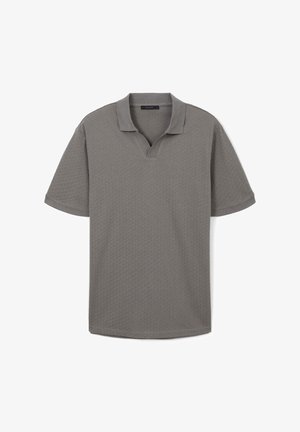 T-shirt polo gris avec un motif texturé, à manches courtes et col en V. Le tissu semble respirant et léger.