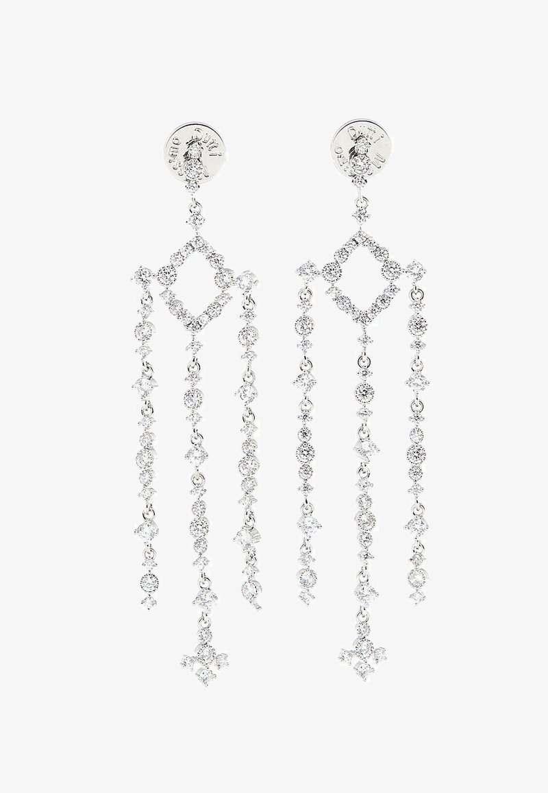 Orecchini a chandelier in argento con più file di pietre preziose trasparenti. Design geometrico con una forma a diamante in alto e dettagli a cascata.