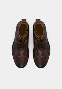 Pier One LEATHER - Bottines à lacets - cognac