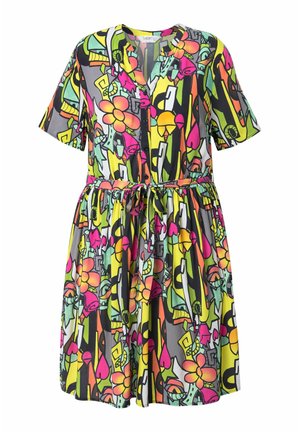 Kortærmet kjole lavet af farverigt stof med et livligt blomster- og abstrakt design i pink, gul, grøn og sort. Inkluderer knappelukning foran og bindebånd i taljen.