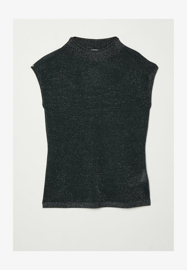 CELA - Basic T-shirt3