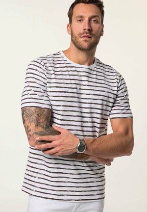 Gestreiftes Rundhals-T-Shirt in Weiß und Braun, kurze Ärmel, aus Baumwollmischung, mit lässiger Passform und subtiler Textur.
