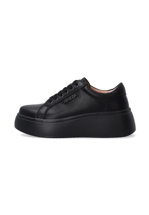 Trainers - black