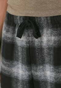 Next REGULAR FIT SET czarny