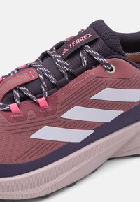 adidas Terrex TRAILMAKER 2.0 GORE-TEX® HIKING - Zapatillas de senderismo - quiet crimson/silver dawn/pink fusion