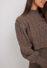 NA-KD Sweter