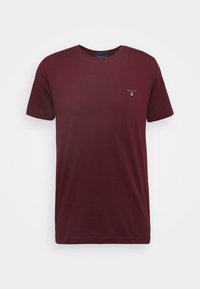 Bordeaux ronde hals T-shirt met korte mouwen en klein GANT-logo op de linkerkant van de borst, weergegeven op een witte achtergrond.