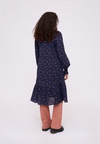 Noa Noa ANAISN - Vapaa-ajan mekko - print navy brown