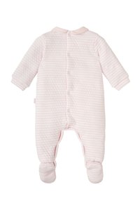 Romper de bebé a rayas rosas con mangas largas, cierre de botones en la parte trasera y diseño con pies. Textura suave con puños elásticos.