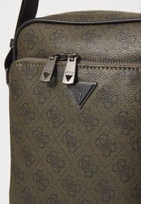 Guess MILANO UNISEX - Borsa a tracolla - military green/black