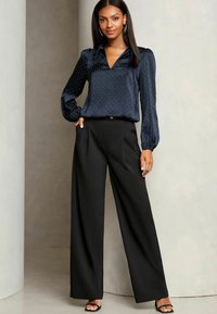 Lipsy HOTFIX V NECK LONG SLEEVE - REGULAR FIT - Camicetta - navy blue