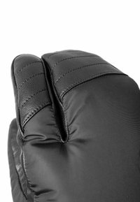 Schwarzer isolierter Handschuh mit gepolsterter Naht und einem strukturierten Lederakzent am Daumen und Zeigefinger. Glattes Material reicht bis zum Handgelenk.