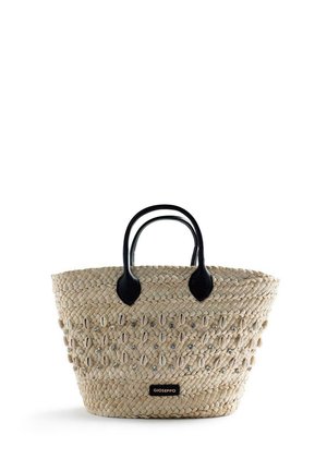 Borsa tote in paglia intrecciata con manici neri, decorata con piccole conchiglie e perline, con etichetta Gioseppo sul davanti.