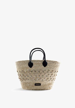 Borsa tote in paglia intrecciata con manici neri, decorata con piccole conchiglie e perline, con etichetta Gioseppo sul davanti.