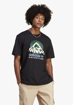 adidas Originals GRAPHICS CAMO TONGUE LABEL - T-Shirt print - black ...