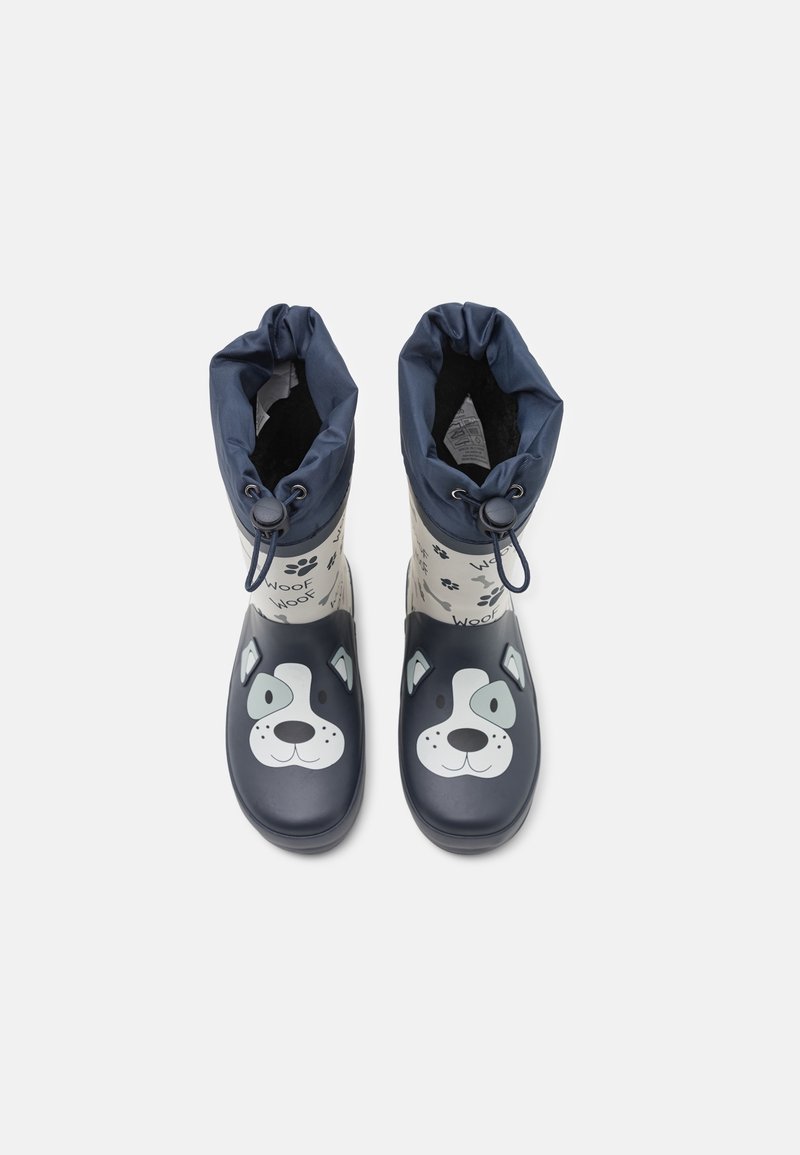 Bottes de pluie en caoutchouc avec une combinaison de couleurs bleu marine et crème. Présentent un design de visage de chien à l'avant, un haut élastique ajustable et des détails de pattes.