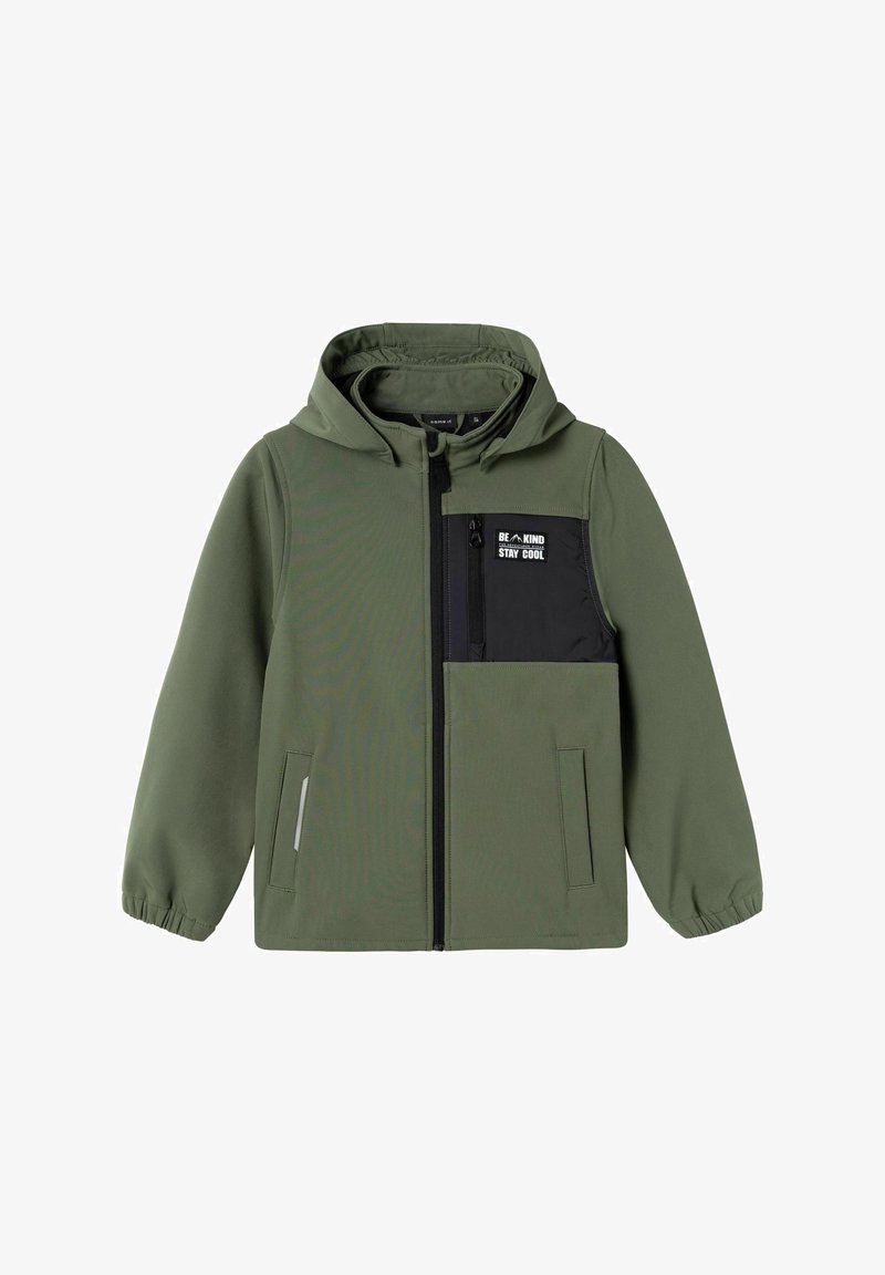 Veste à capuche verte avec poche poitrine noire zippée et écusson avec le texte "Sois gentil, reste cool" sur la poche, poignets élastiques et poches latérales avant.