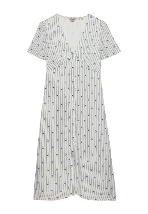 Witte midi-jurk met korte mouwen, verticale zwarte strepen en een kleine blauwe bloemenprint, met een diepe V-hals en knoopsluiting aan de voorkant.