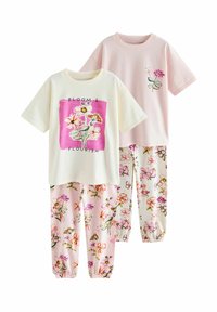 Zwei Sätze leichter, kurzärmeliger Hemden in pastellrosa und creme, kombiniert mit floral gemusterten Hosen, die elastische Bündchen und ein legeres Design aufweisen.
