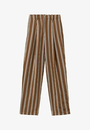 Bruine broek met verticale witte en zwarte strepen, rechte pijpen, knoop- en ritssluiting, en riemlussen aan de tailleband.