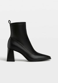 Stradivarius STRETCH - Stövletter - black