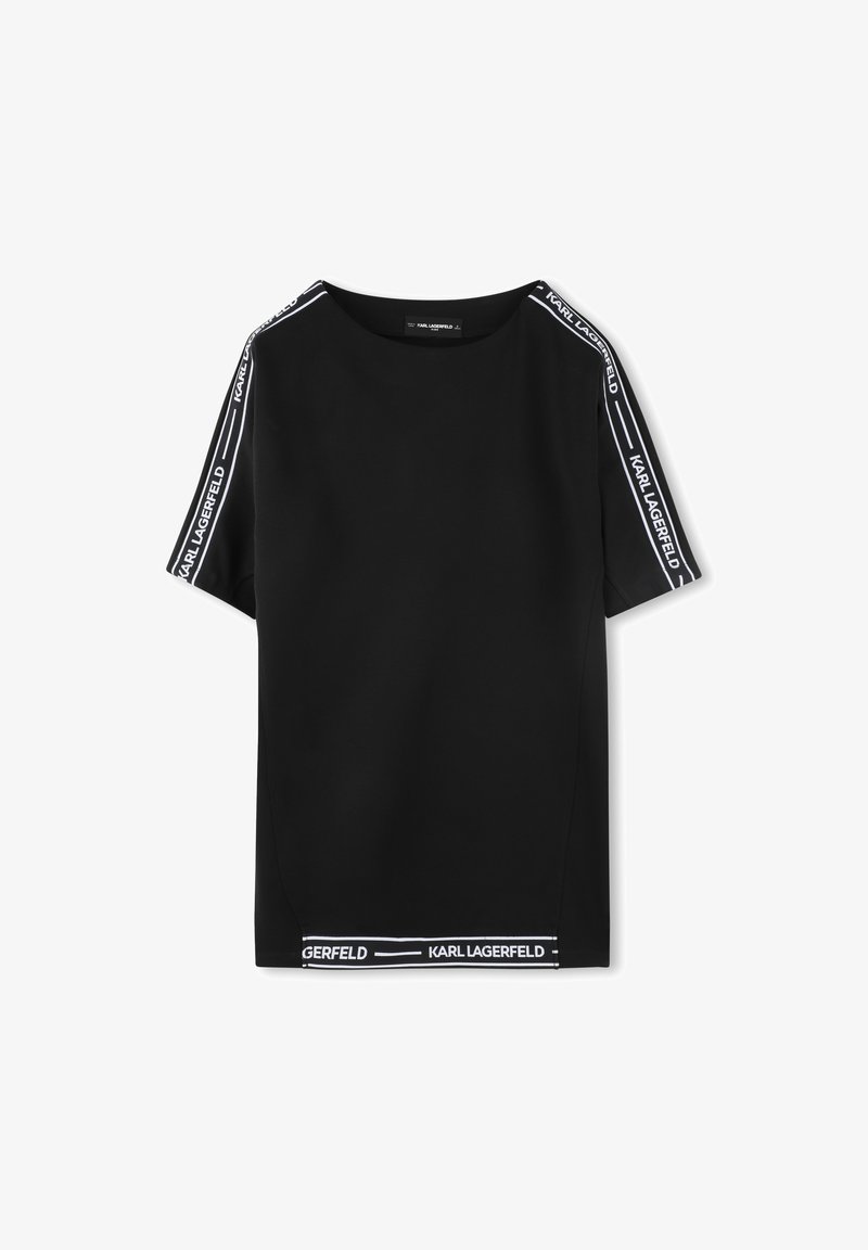 T-shirt noir à manches courtes, arborant un ruban en logo blanc "KARL LAGERFELD" sur les épaules et l'ourlet. Tissu lisse, coupe décontractée.