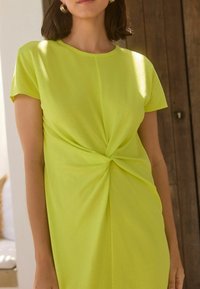 Next TWIST-REGULAR FIT - Robe en jersey - lime green