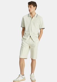 GAS BERMUDA - Shorts - avorio