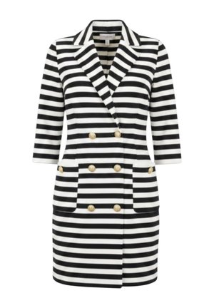 Vestito blazer doppiopetto a righe orizzontali bianche e nere con bottoni dorati e maniche a tre quarti.