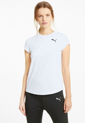 Biała koszulka sportowa z krótkimi rękawami i okrągłym dekoltem. Na piersi znajduje się czarne logo Puma. Gładki, lekki materiał.